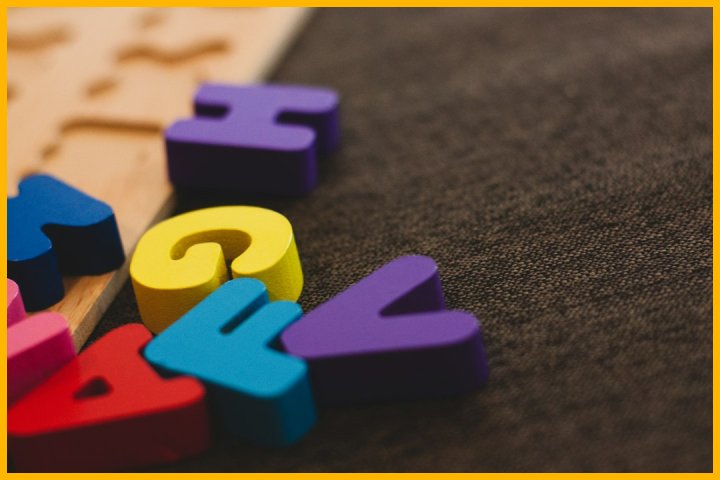 بررسی ساختار حروف «د - ک - ت - ر» و الگوی فکری طراح